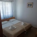 Dionisos Roses Отель *