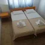 Dionisos Roses Отель