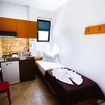 Dionisos Roses Отель