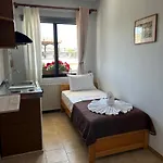 Dionisos Roses Отель *