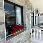 Dionisos Roses Отель *