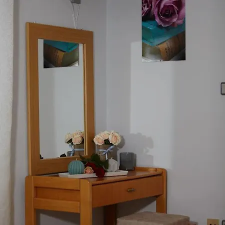 Dionisos Roses Hotel *