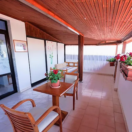 Dionisos Roses Paralia Dionysiou