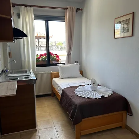 Dionisos Roses Hotel *