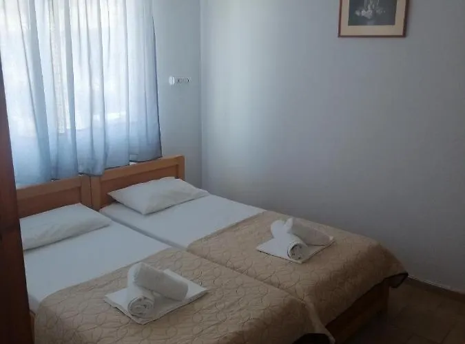 Dionisos Roses Hotel *
