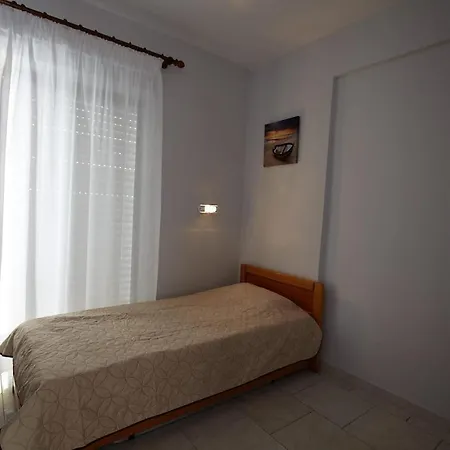 Dionisos Roses فندق