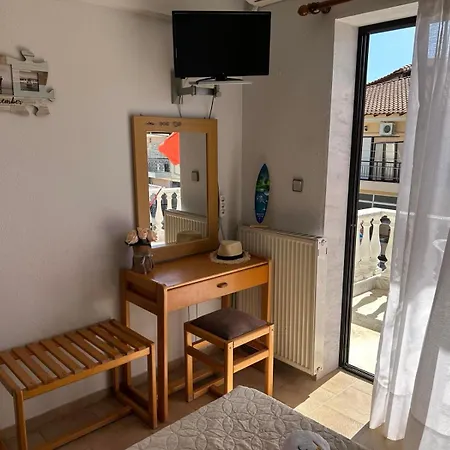 Dionisos Roses فندق