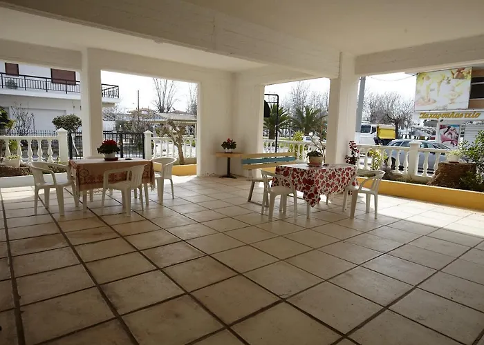 Dionisos Roses Hotel *