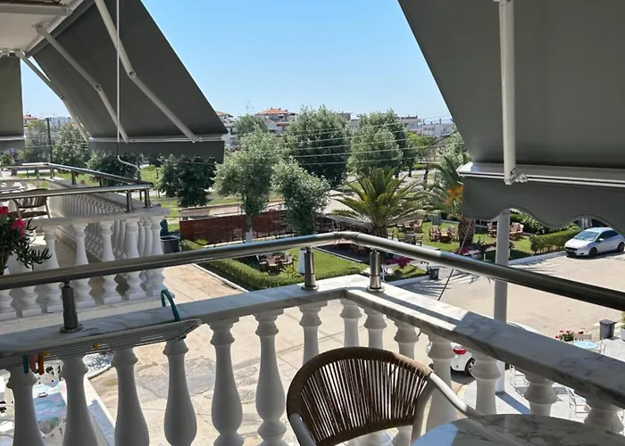 Dionisos Roses Hotel *