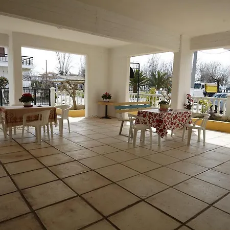 Dionisos Roses ホテル *