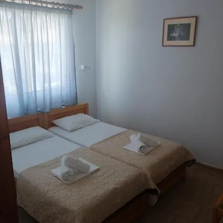 Dionisos Roses ホテル *