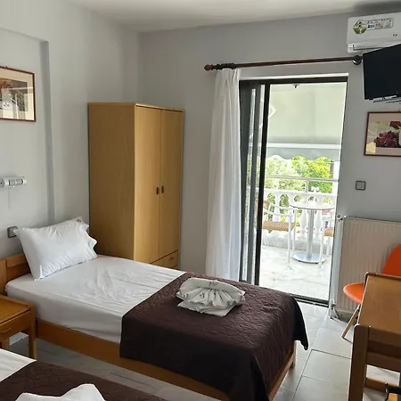 Dionisos Roses ホテル パラリア・ディオニショウ