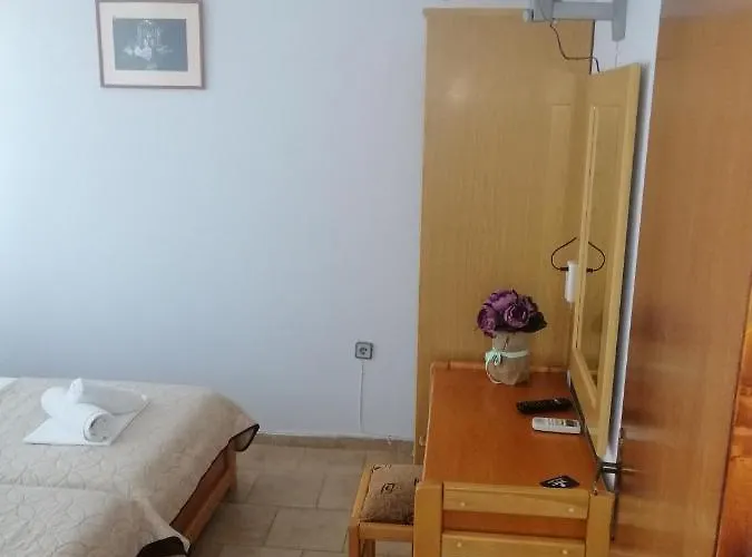 Dionisos Roses Paralia Dionysiou