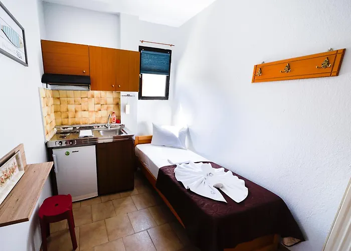 Dionisos Roses Hotel