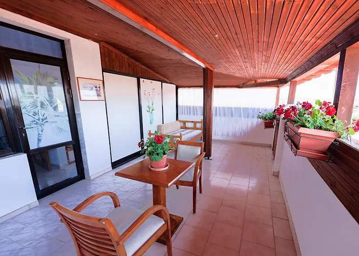 Dionisos Roses Paralia Dionysiou