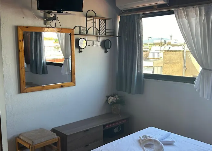 Dionisos Roses Hotel